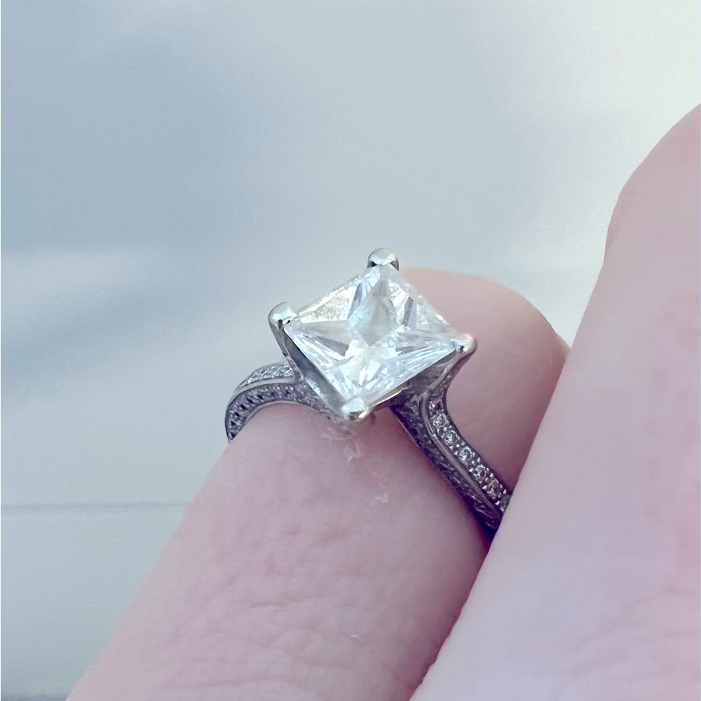 Size 6.5 Simon G, WG , 1.21ct princess cut dia. with VS-I clarity and G colour.